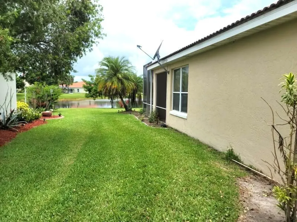 895 SW Lake Charles Circle Port St Lucie FL 34986