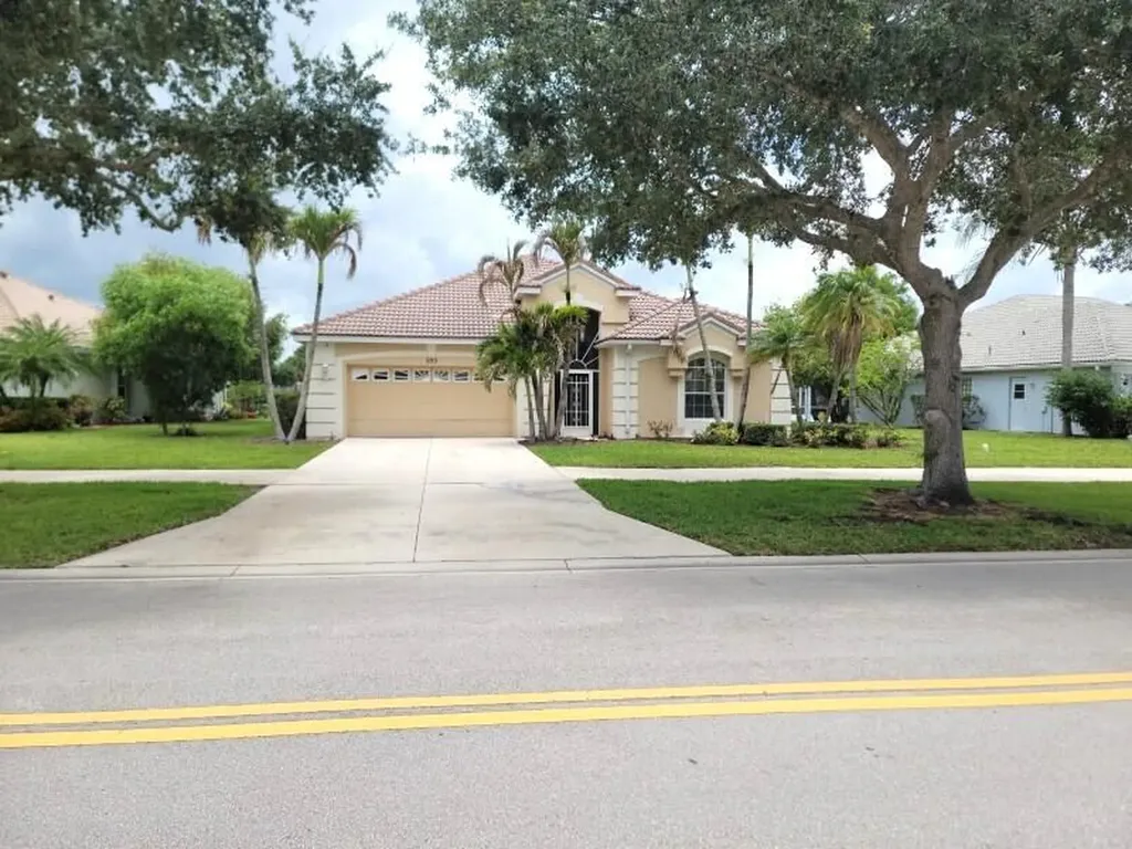 895 SW Lake Charles Circle Port St Lucie FL 34986