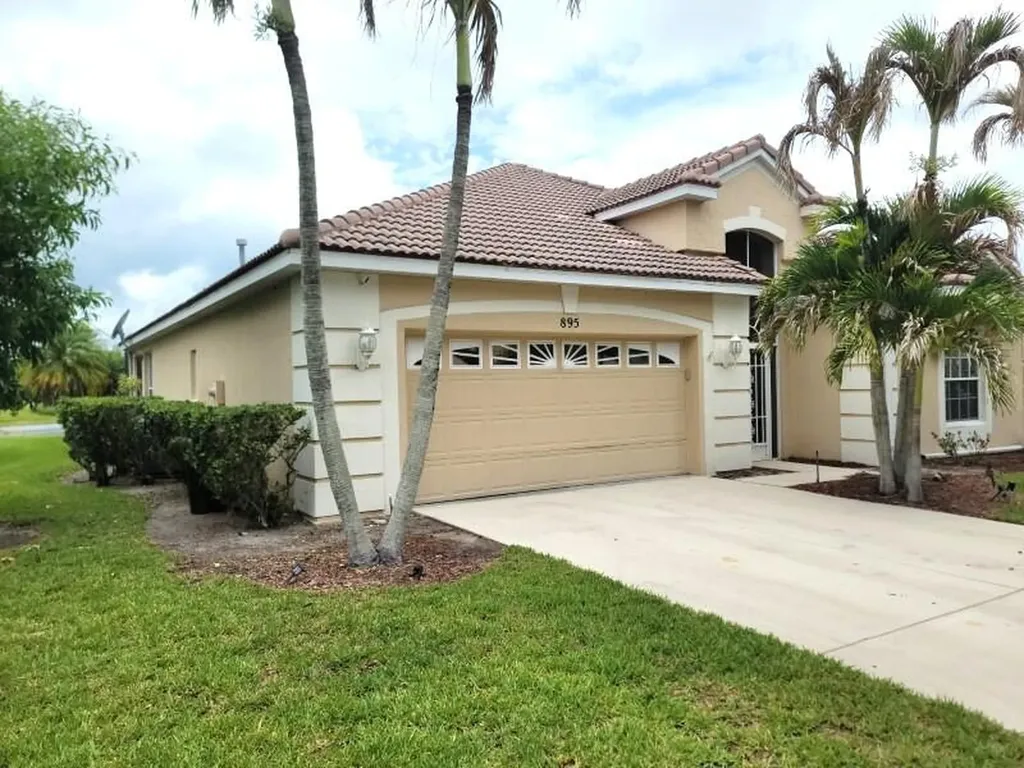 895 SW Lake Charles Circle Port St Lucie FL 34986