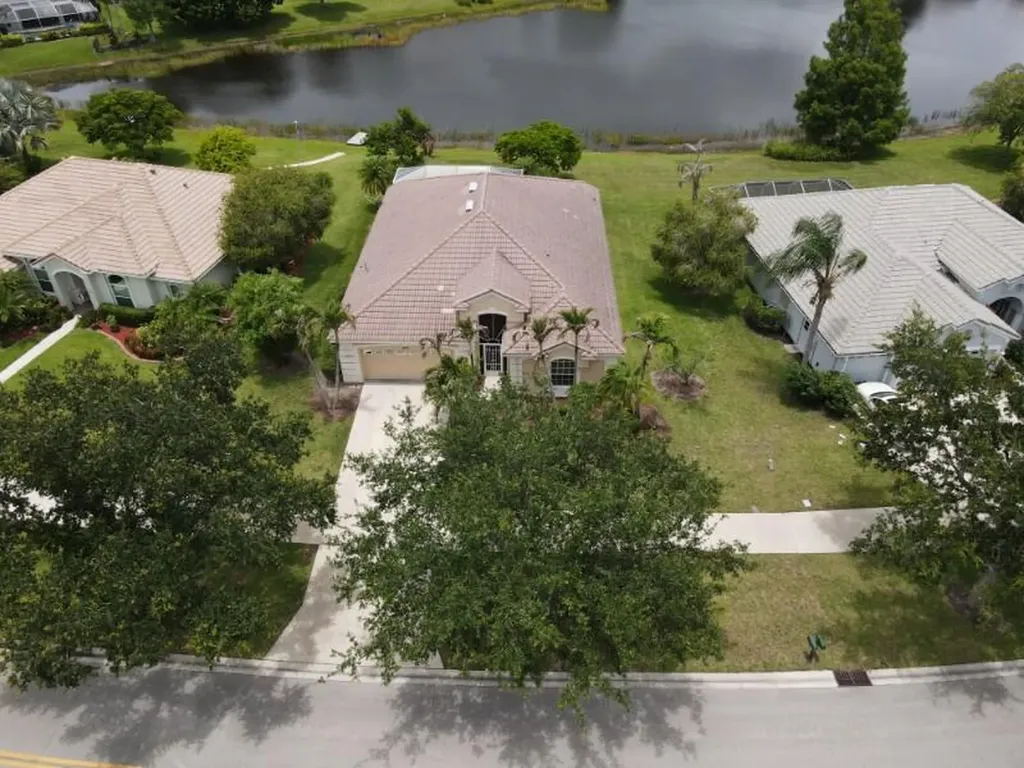 895 SW Lake Charles Circle Port St Lucie FL 34986