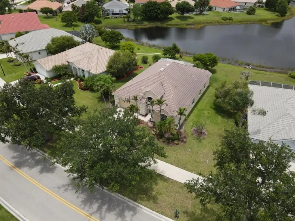 895 SW Lake Charles Circle Port St Lucie FL 34986