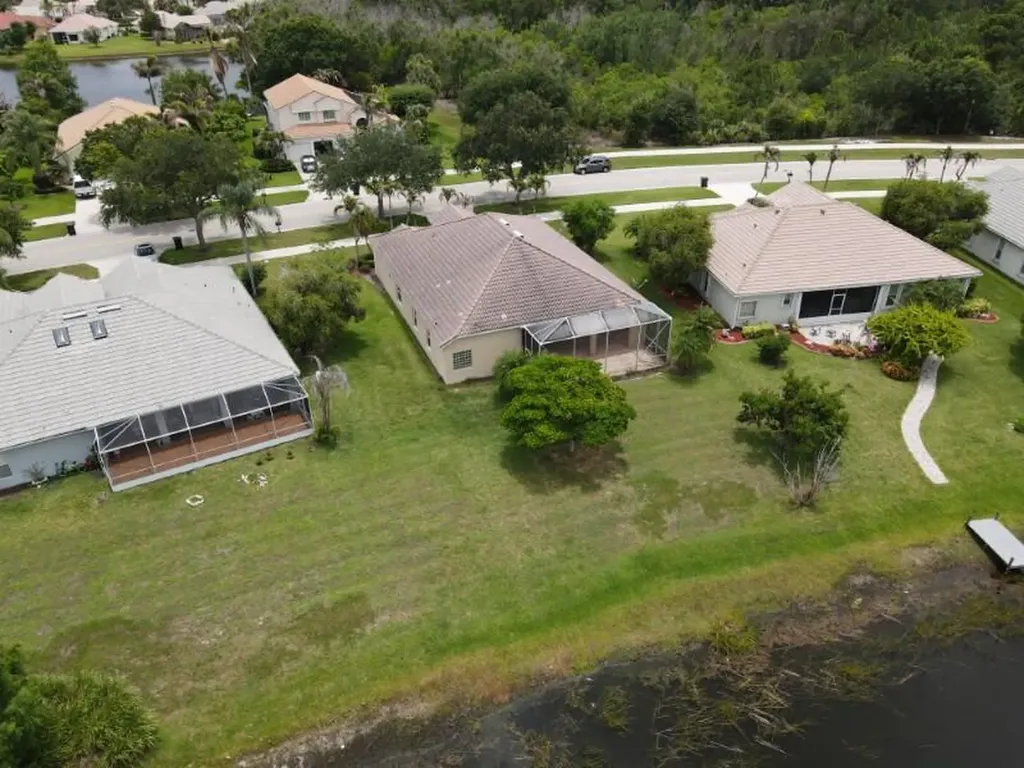 895 SW Lake Charles Circle Port St Lucie FL 34986