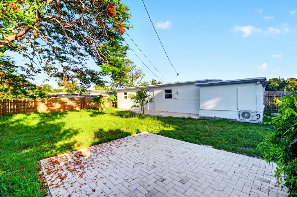 3947 Pensacola Drive Lake Worth FL 33462