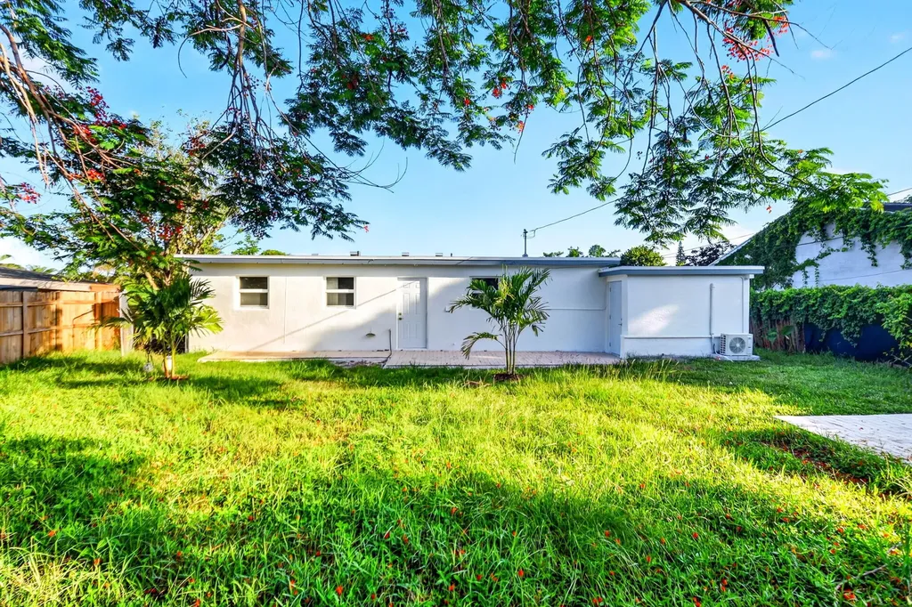 3947 Pensacola Drive Lake Worth FL 33462