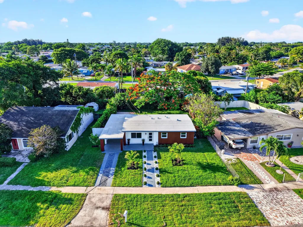 3947 Pensacola Drive Lake Worth FL 33462