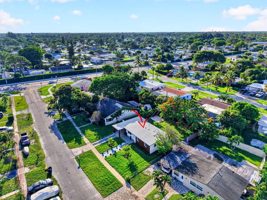 3947 Pensacola Drive Lake Worth FL 33462