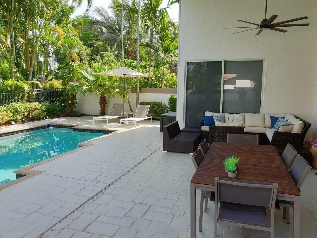 5463 NW 20th Avenue Boca Raton FL 33496