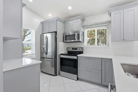 8621 Jasmine Way Boca Raton FL 33496