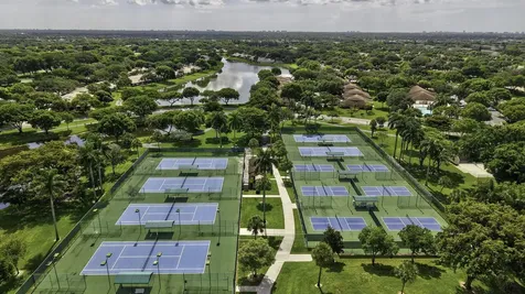 8621 Jasmine Way Boca Raton FL 33496