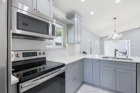 8621 Jasmine Way Boca Raton FL 33496