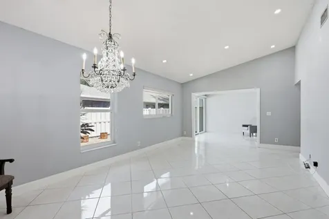 8621 Jasmine Way Boca Raton FL 33496