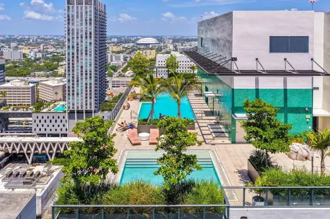 11 NE 6th Street Miami FL 33132