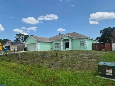 698 Thuringer Street NW Palm Bay FL 32907