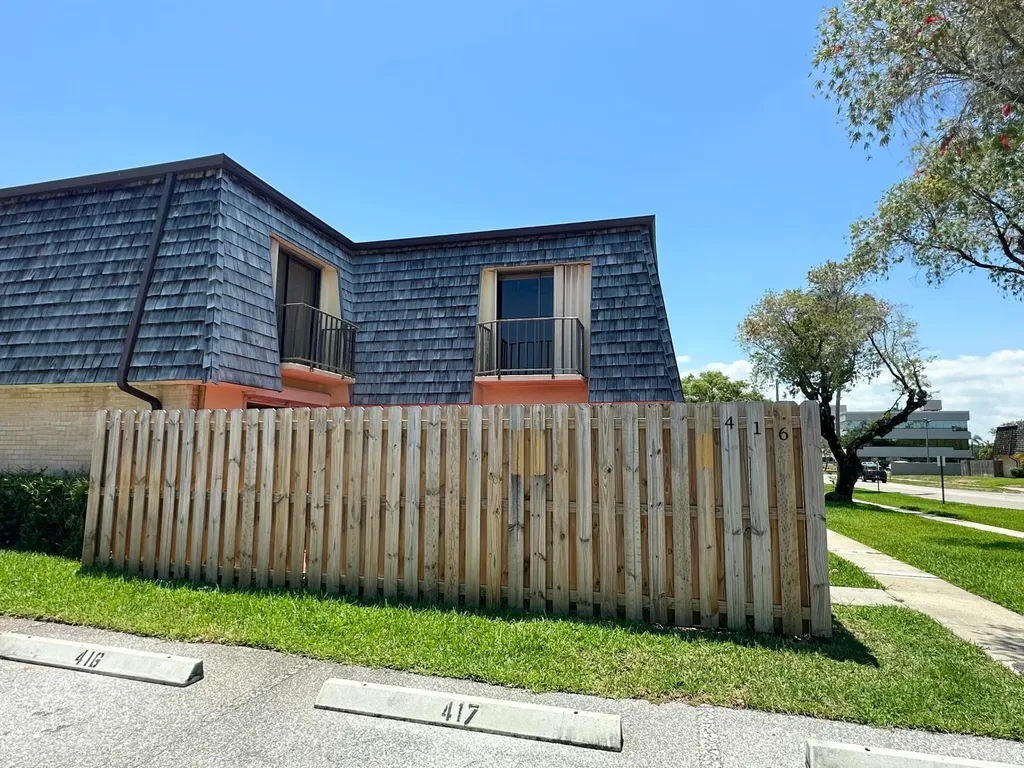 416 Arabian Road Palm Springs FL 33461