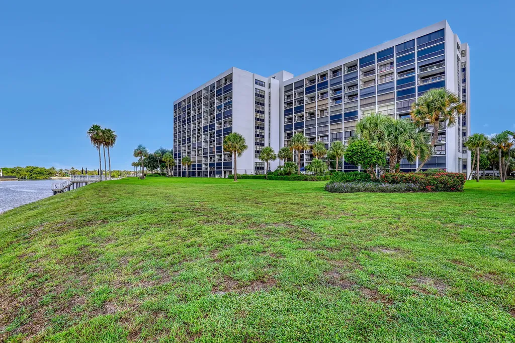 356 Golfview Road North Palm Beach FL 33408