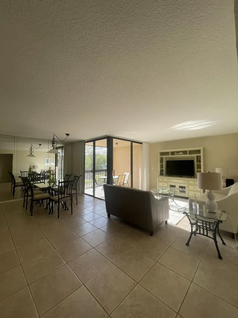 450 Egret Circle Delray Beach FL 33444
