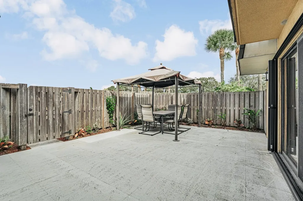 2439 24th Way West Palm Beach FL 33407