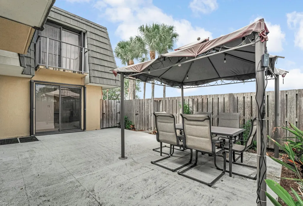 2439 24th Way West Palm Beach FL 33407