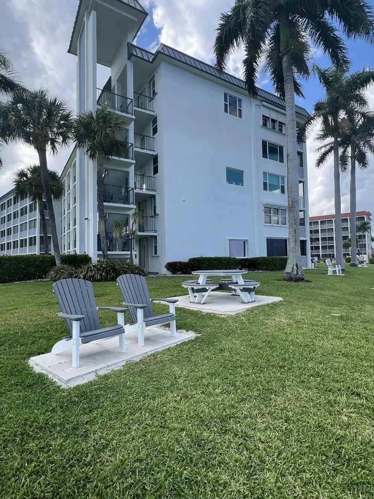 100 Paradise Harbour Boulevard North Palm Beach FL 33408