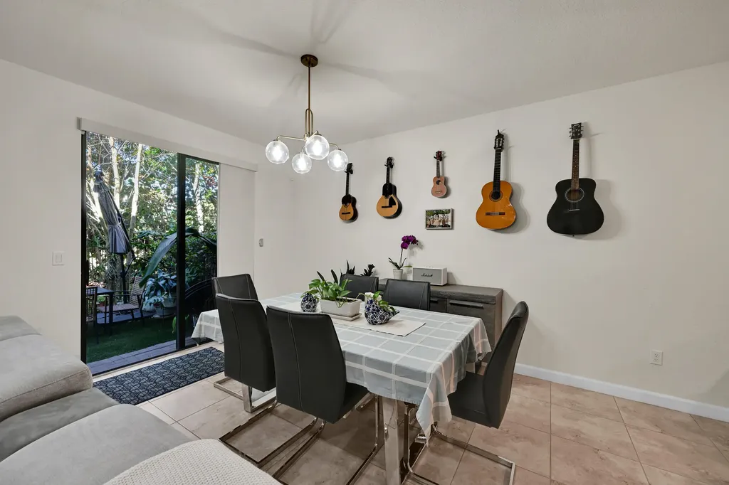 6977 Broadland Way Coconut Creek FL 33073