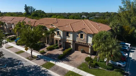 6977 Broadland Way Coconut Creek FL 33073