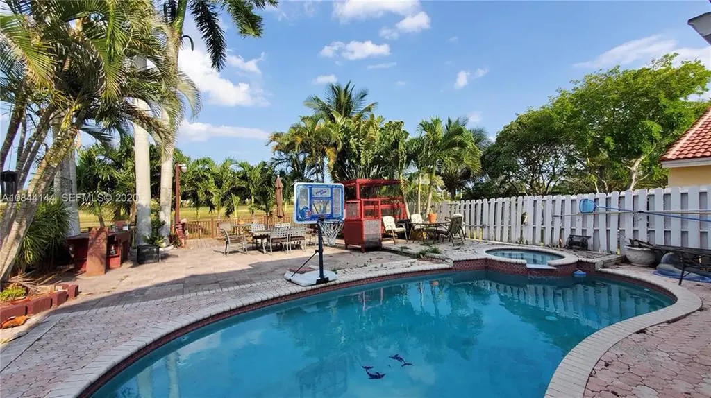 4430 SW 82nd Way Davie FL 33328