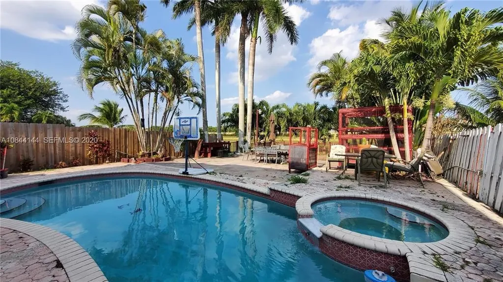 4430 SW 82nd Way Davie FL 33328