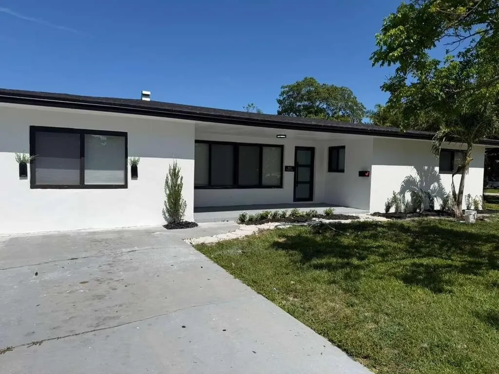 160 SE 15th Avenue Pompano Beach FL 33060