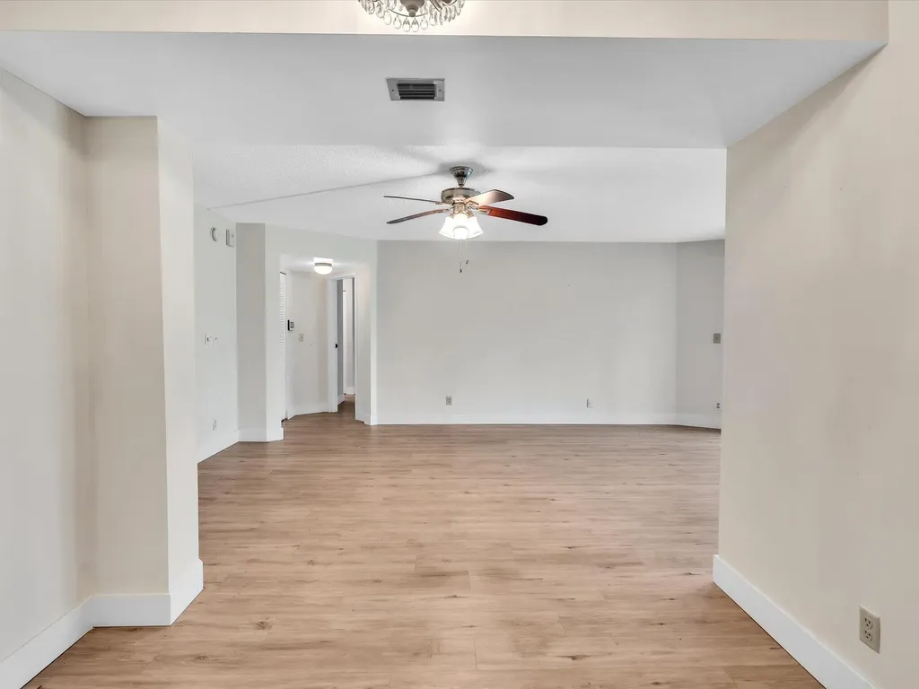 3959 Via Poinciana Lake Worth FL 33467