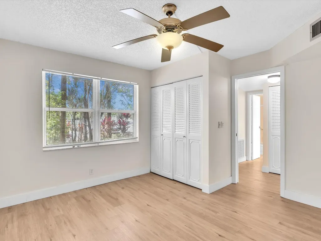 3959 Via Poinciana Lake Worth FL 33467