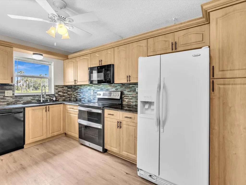 3959 Via Poinciana Lake Worth FL 33467
