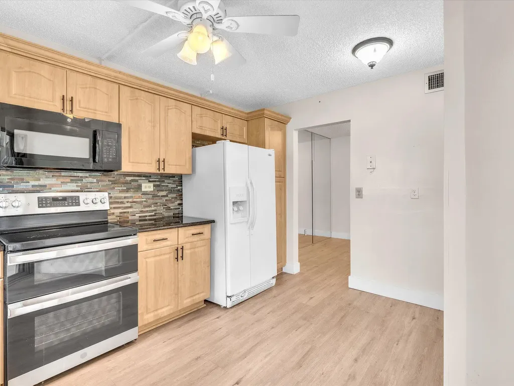 3959 Via Poinciana Lake Worth FL 33467