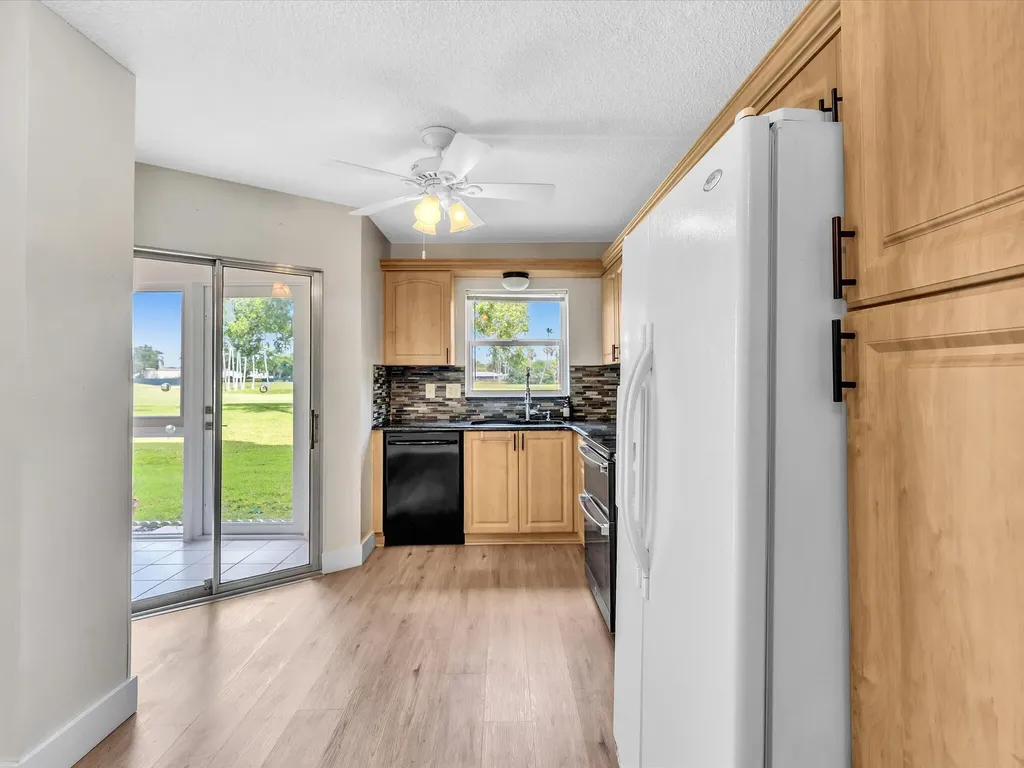 3959 Via Poinciana Lake Worth FL 33467