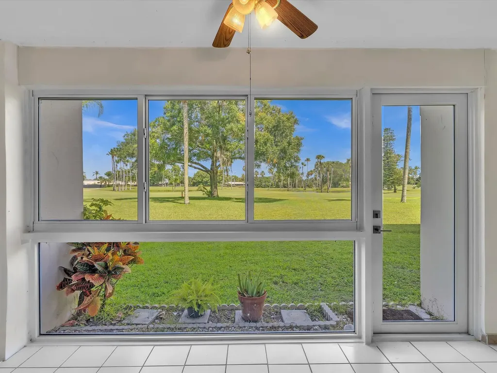 3959 Via Poinciana Lake Worth FL 33467