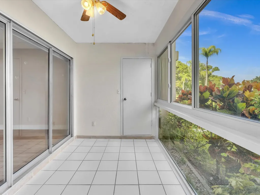 3959 Via Poinciana Lake Worth FL 33467