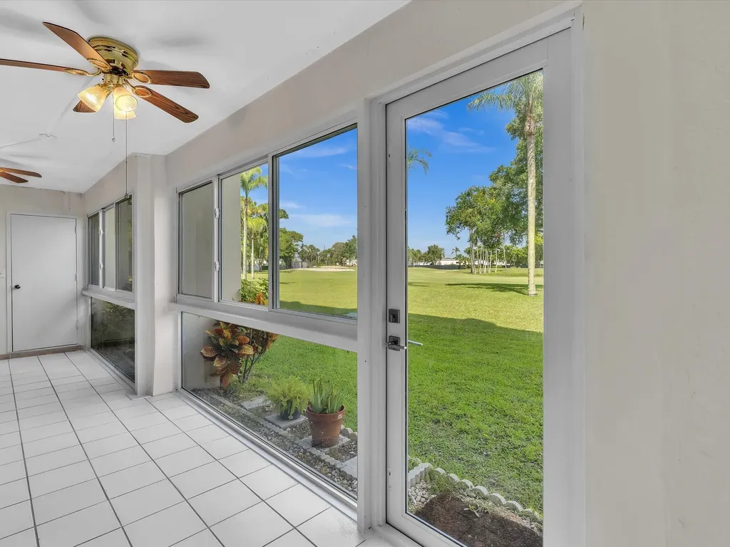 3959 Via Poinciana Lake Worth FL 33467
