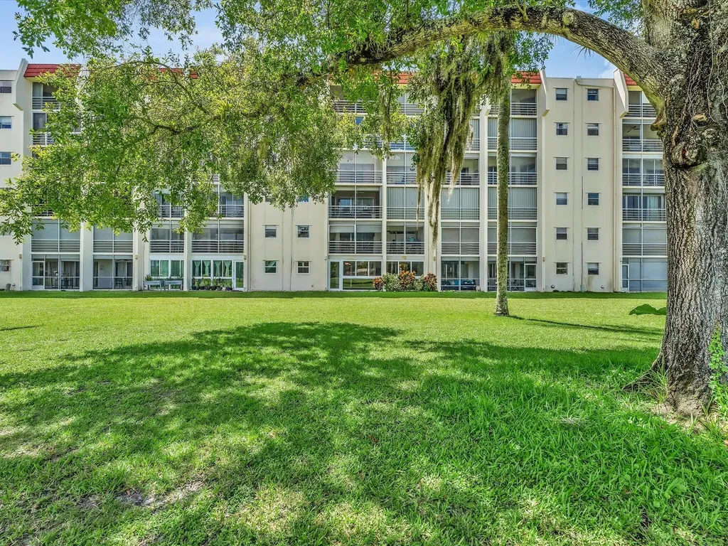 3959 Via Poinciana Lake Worth FL 33467