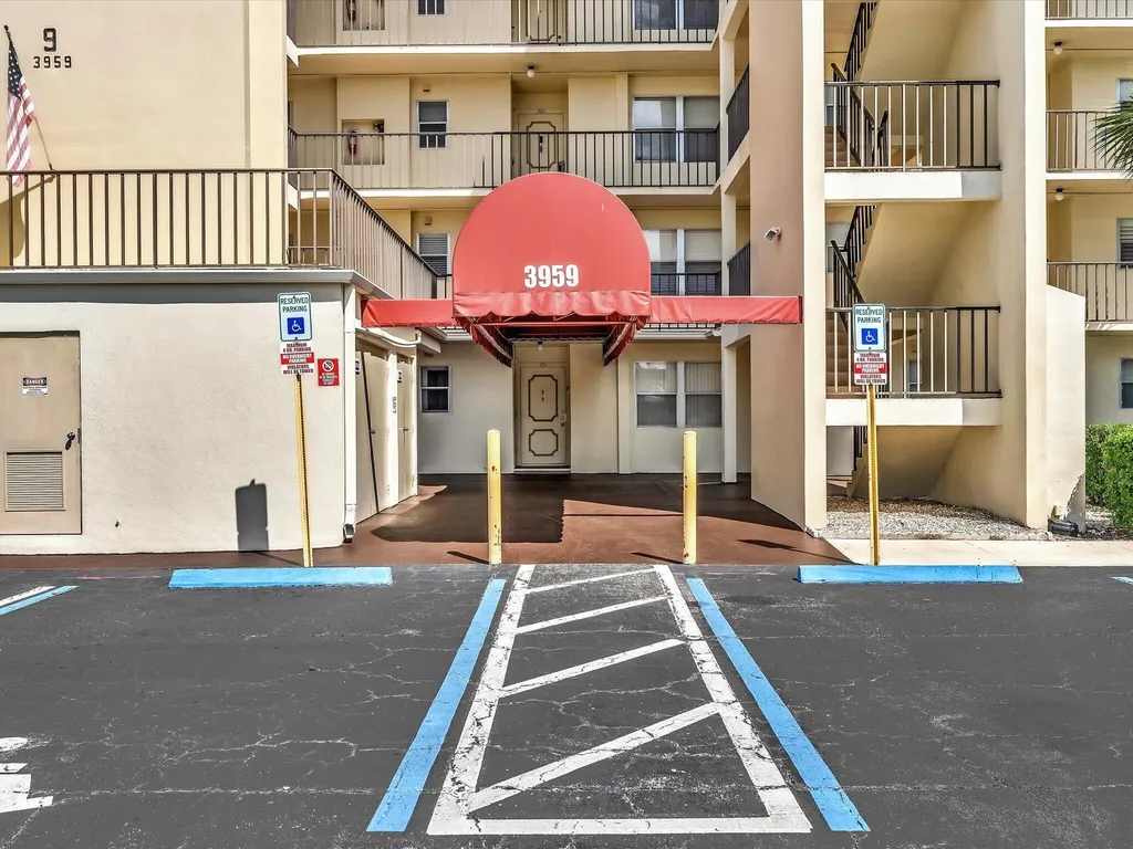3959 Via Poinciana Lake Worth FL 33467