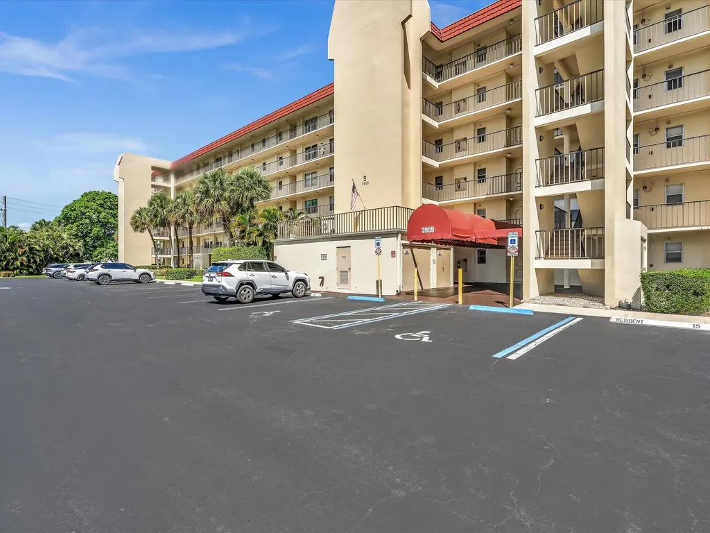3959 Via Poinciana Lake Worth FL 33467