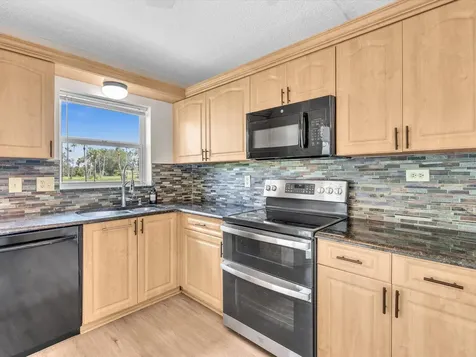 3959 Via Poinciana Lake Worth FL 33467