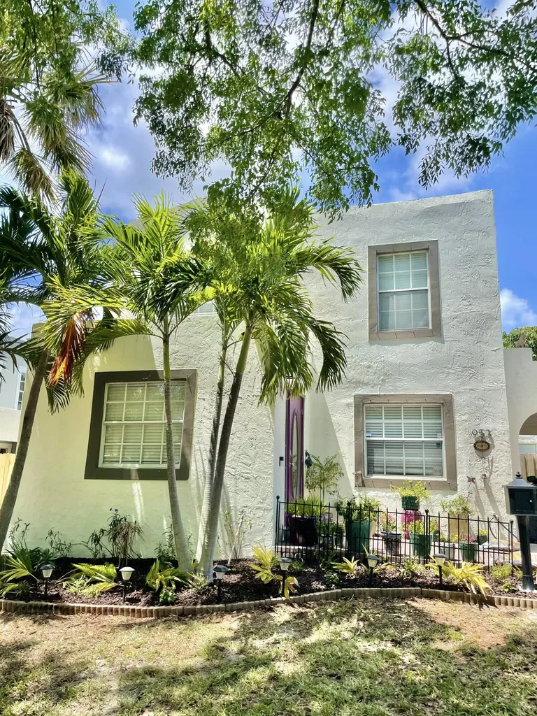 953 39th Court West Palm Beach FL 33407