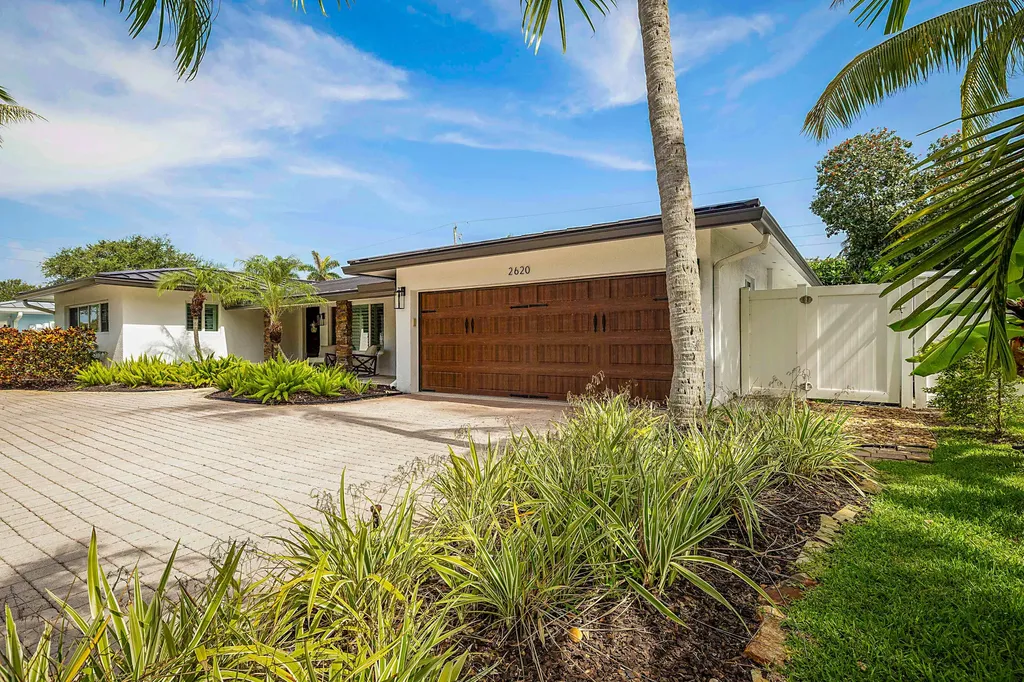 2620 NE 53rd Street Lighthouse Point FL 33064