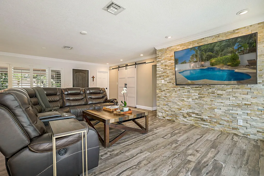 2620 NE 53rd Street Lighthouse Point FL 33064