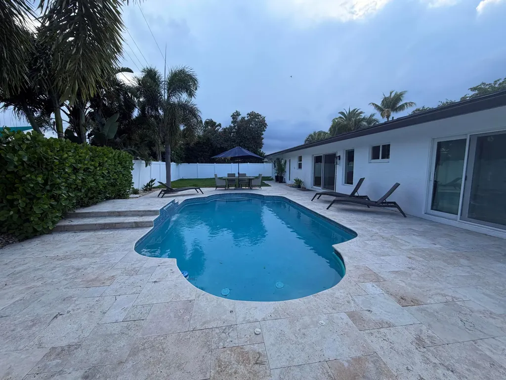 2620 NE 53rd Street NE Lighthouse Point FL 33064