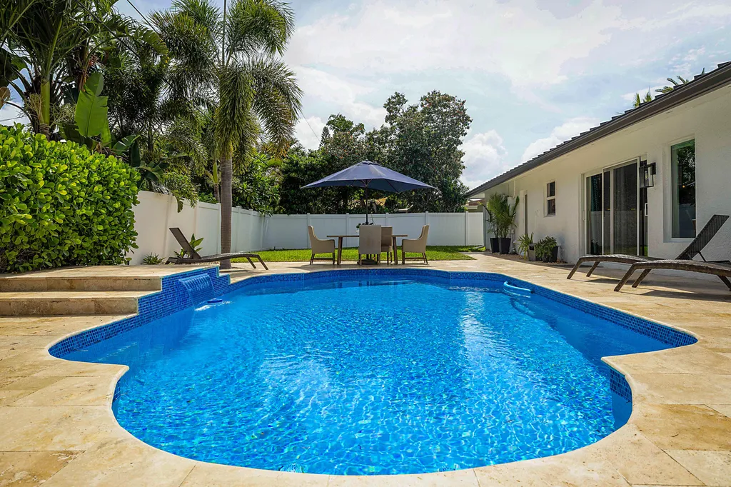2620 NE 53rd Street Lighthouse Point FL 33064