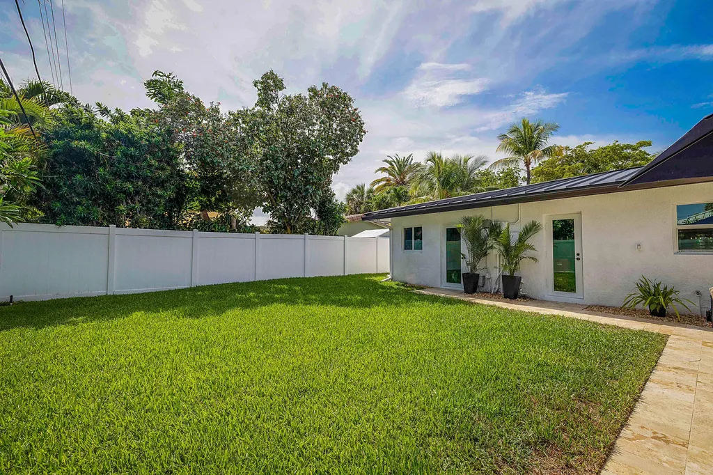 2620 NE 53rd Street Lighthouse Point FL 33064