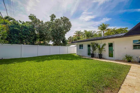 2620 NE 53rd Street Lighthouse Point FL 33064