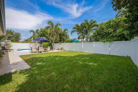 2620 NE 53rd Street Lighthouse Point FL 33064