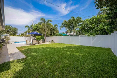 2620 NE 53rd Street Lighthouse Point FL 33064