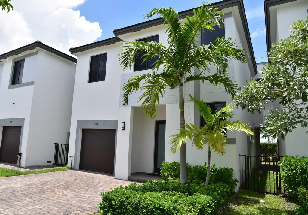 15743 SW 136th Terrace Miami FL 33196